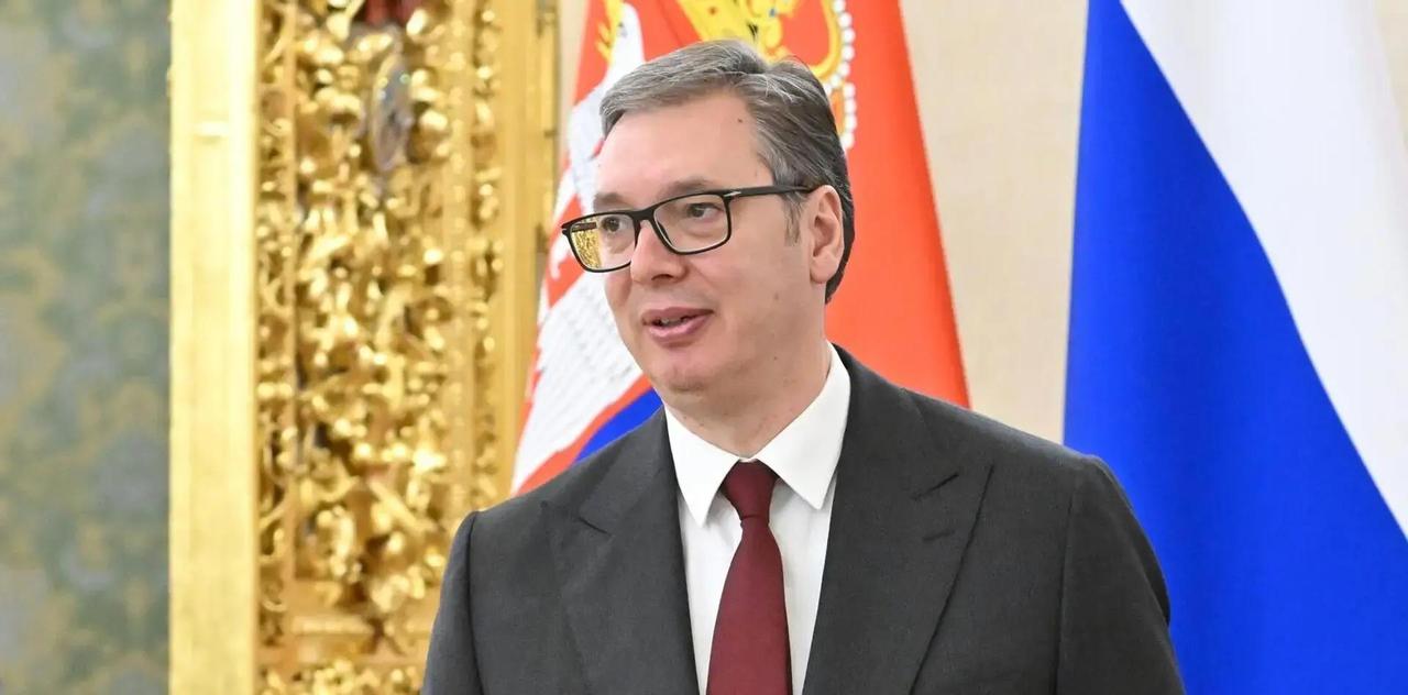 塞尔维亚总统武契奇3月12日直言：三个邻居正等着乱局一起动手打过来，塞尔维亚手里