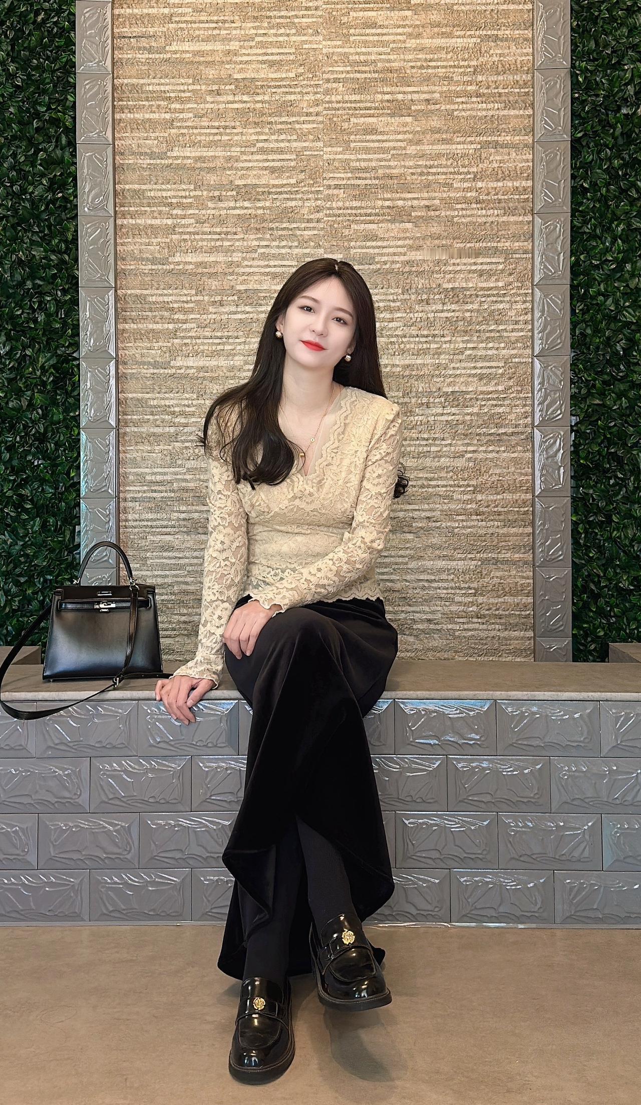 人生都要有点遗憾，不然老了拿什么谈曾经蕾丝打底衫 冬季穿搭