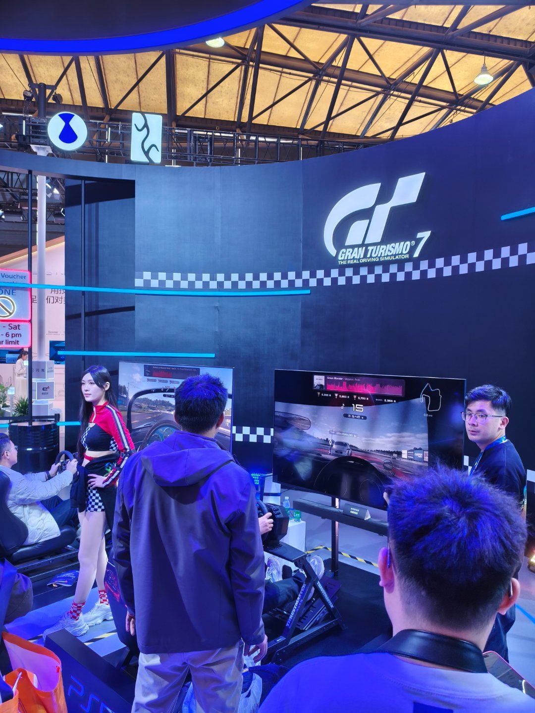 索尼今天的展览没啥特别大的亮点啊，就是电视。。。。。GT7，地平线，没了哦还有个