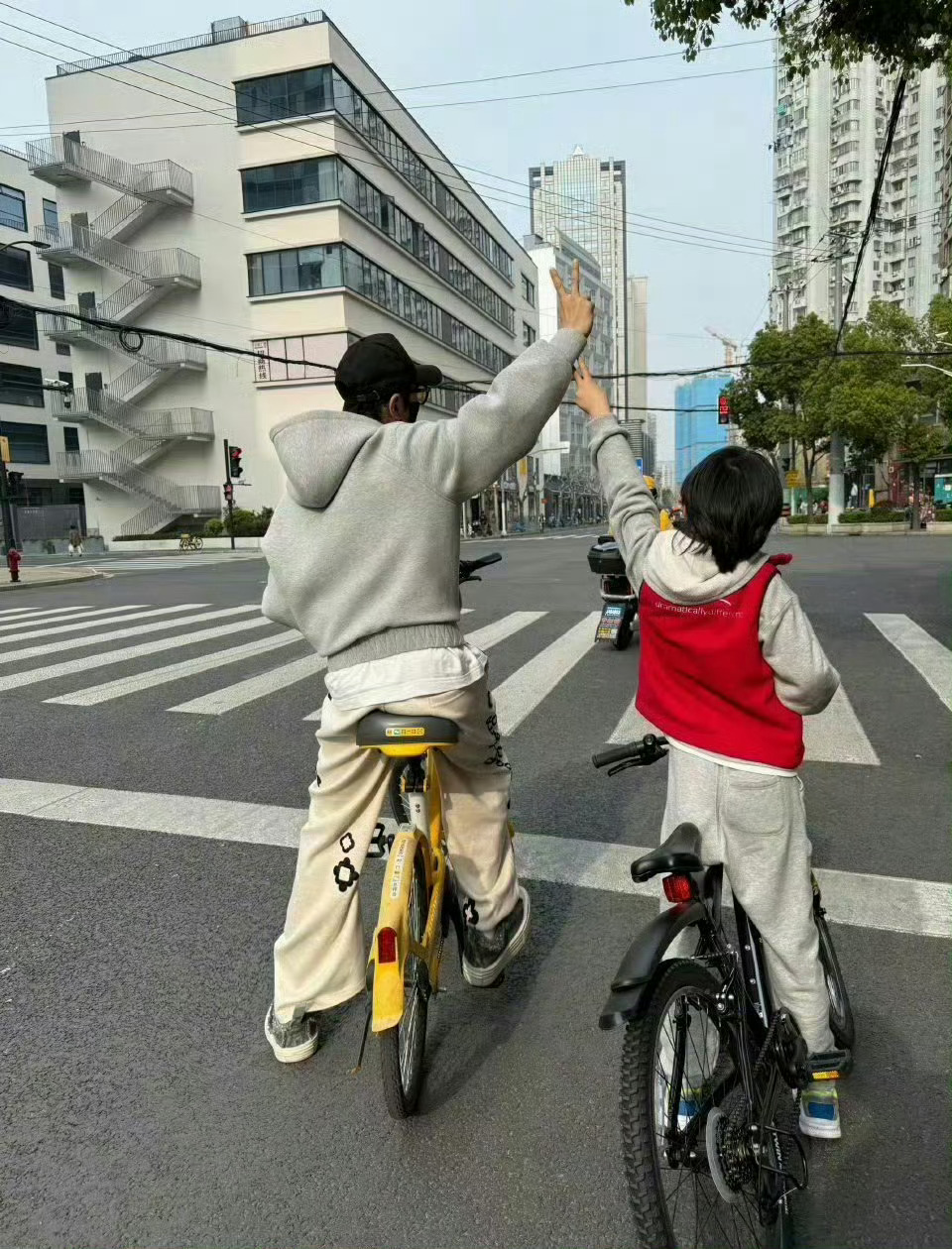 黄晓明已去交警部门接受处罚谢谢晓明哥，不然我也不知道还有这条规定