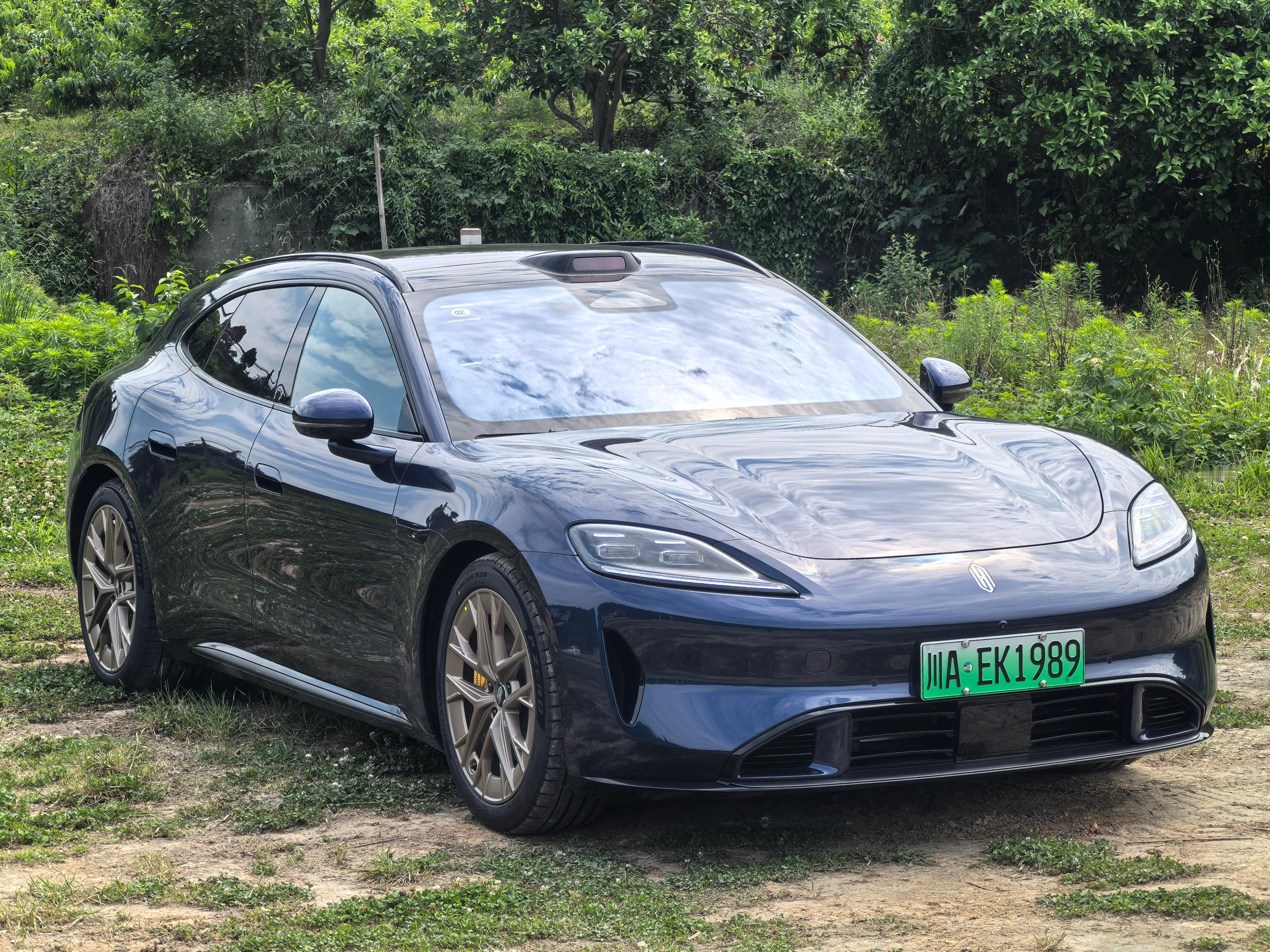 搞了台尚界Z7T试驾车，上山跑跑，斜前方45°是Z7T最佳的角度，好看这台车这杜