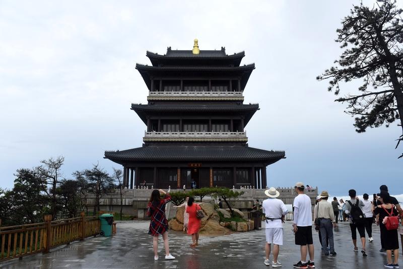 《沂蒙山小调》一响起，“一座座青山紧相连，一朵朵白云绕山间”的画面就浮现眼前。这