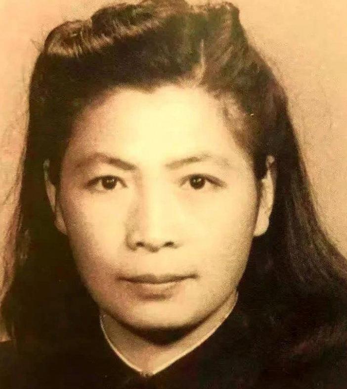 1948年，这位特工女王走进西柏坡，她拒绝了一切高位，只提了一个要求，此后三十年