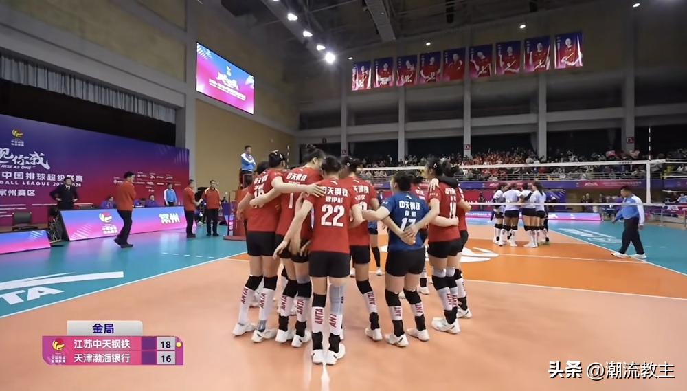 曾经的“天才少女”张梓萱，现在被球迷喊“四号位专送快递员”，就离谱。
不管一传