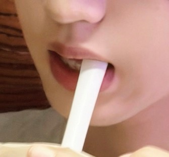 压抑。。 