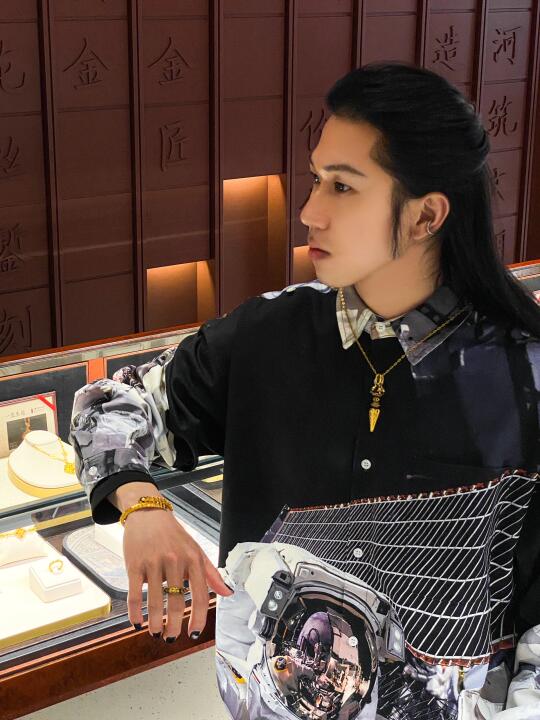 男生带啥黄金饰品好看？这几样我都很喜欢！