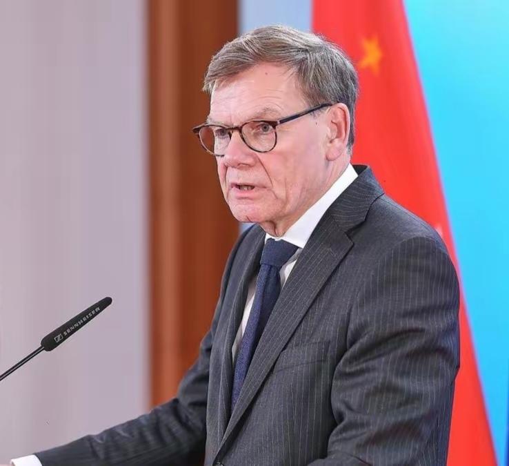 日前，德国外长致电中方时，重申高度重视对华关系，表示希望在中方方便的时候，“尽早