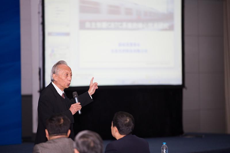 柳冠中教授那句直击核心的发问，着实戳中了不少人不敢细想的现实。
前阵子去家附近的