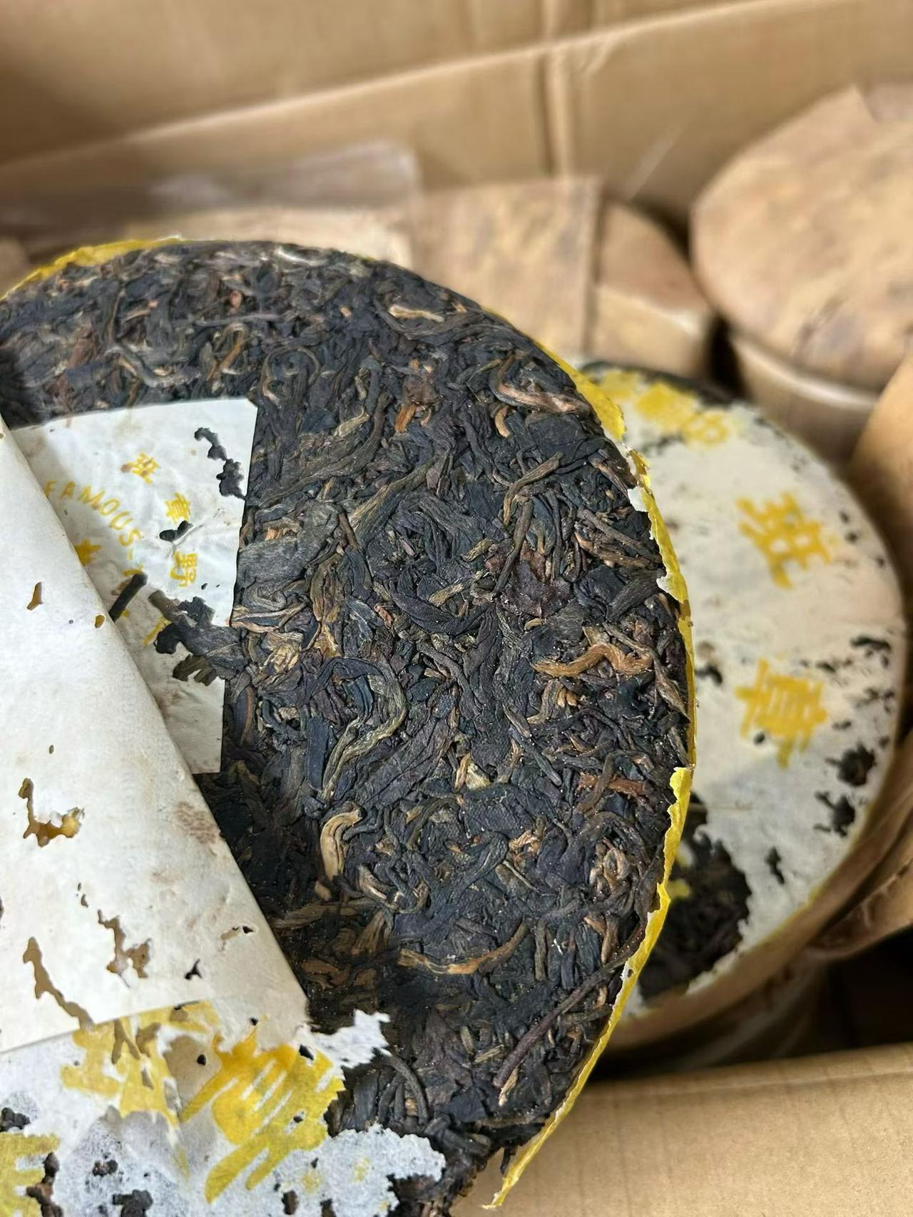 纯正广东干仓原件，茶香，茶韵好。六大茶山2003年的一款班章茶。性价比高，几百元