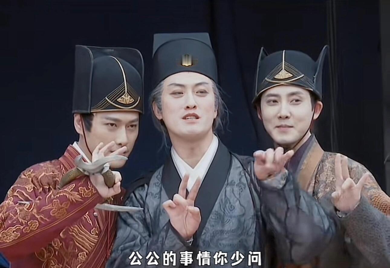 #朱梓骁许君聪张睿的统治区#  xs朱梓骁许君聪张睿的装扮也太贴切了！感觉回到了