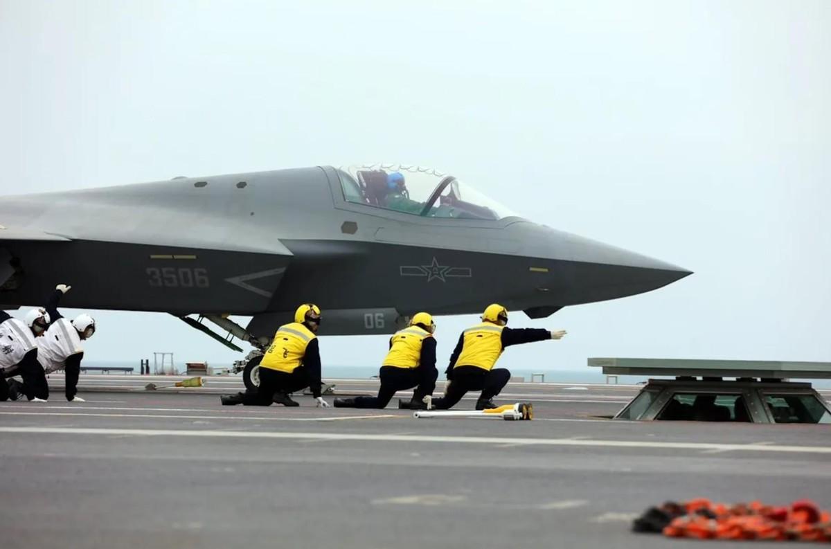 估计好事将近了，三亚海事局已发布航行警告，福建舰的入列仪式大概率就是这几天了。盼