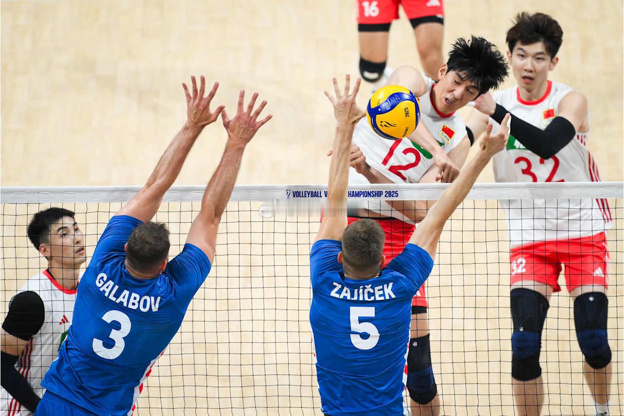 中国男排0-3捷克男排（小组赛）中国男排副攻张哲嘉7分（7扣5中0失误0被拦、2