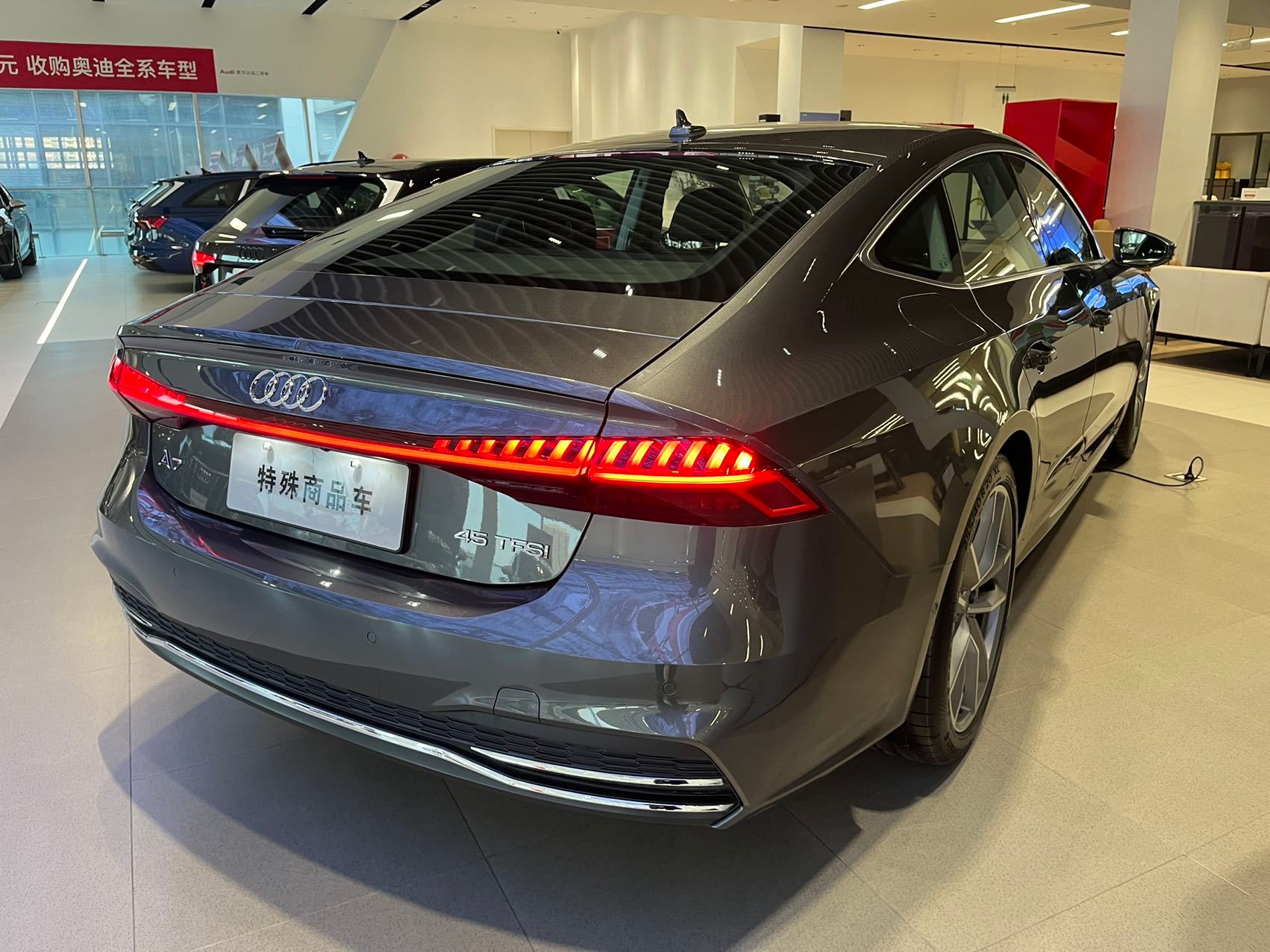 刚刚谁问有没有A7 45进口的？这不就来了嘛还是特殊商品车奥迪A7，45臻选型，
