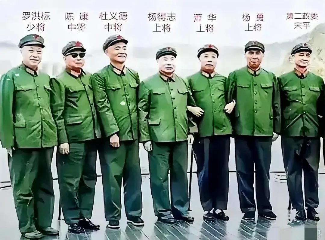 1980年，甘肃兰州，总参谋长杨得志、副总参谋长杨勇、会见兰州军区几名领导时，留
