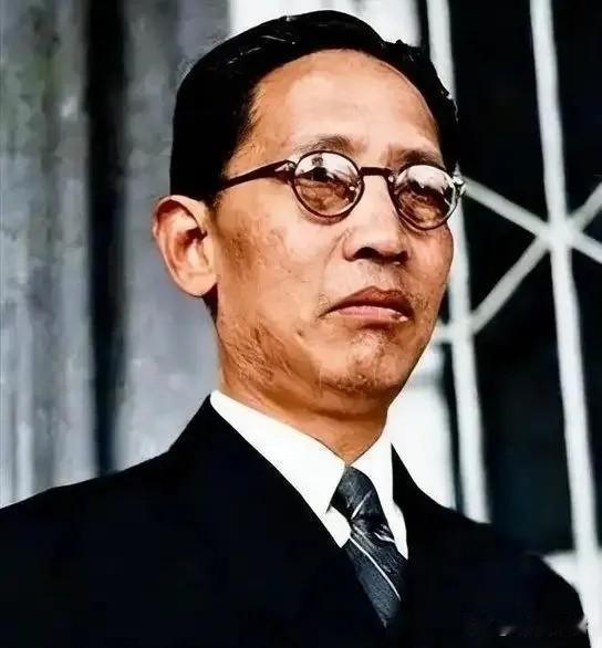 1949年，中统特务头子叶秀峰把2700多根金条交给儿子，让带着去台湾，不料，所