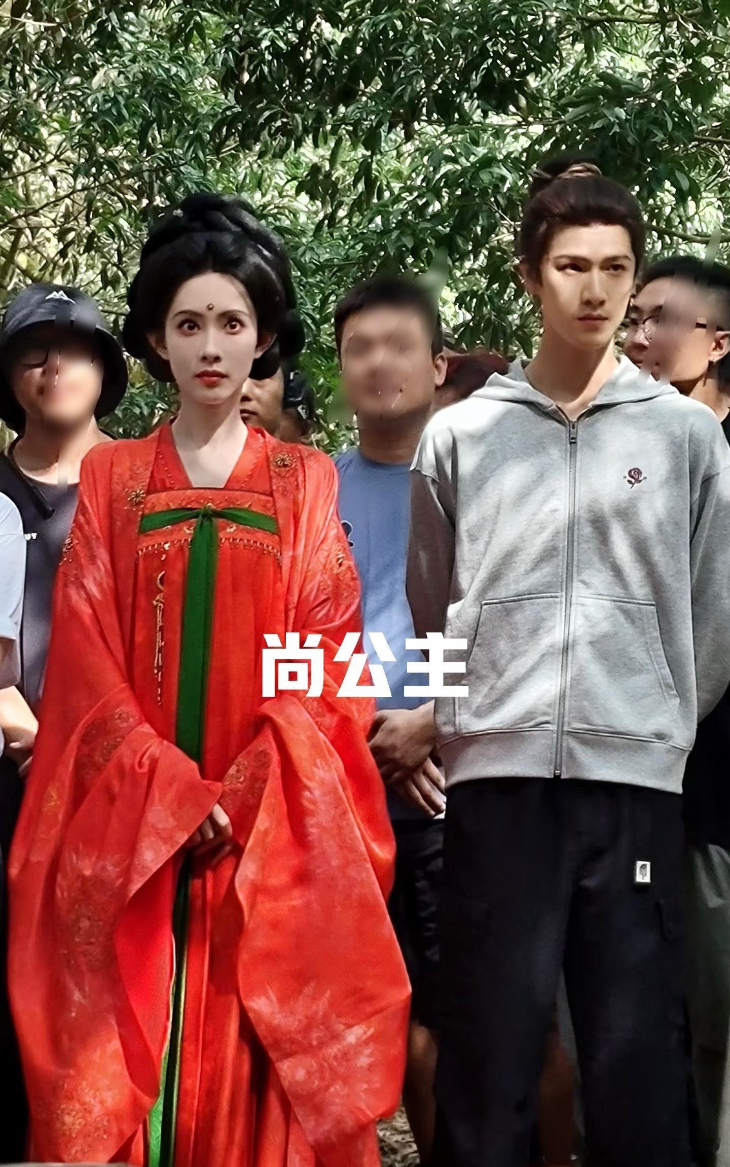 这剧在准备招商了，原来就看中了两人的cp热度，🐧死活非要凑二搭，就等着验收成绩