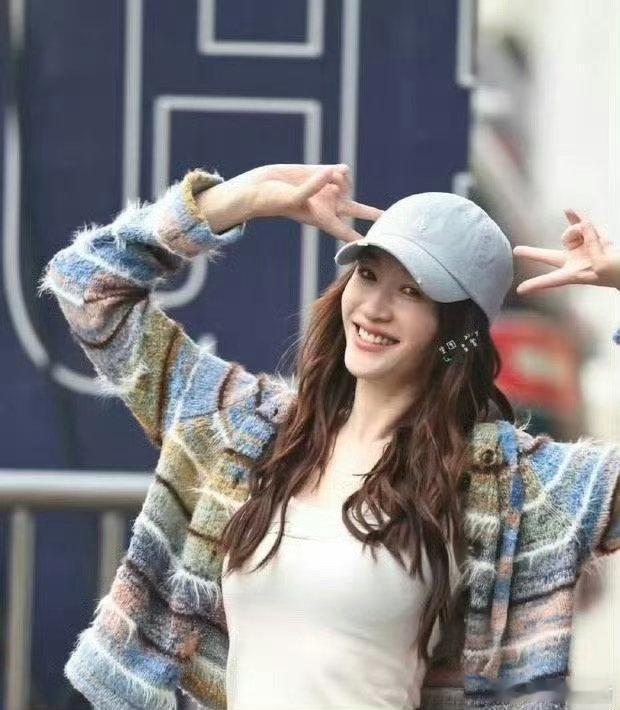 李小冉收到张月陈瑶的药和茶包姐姐们好暖！互相投喂互相照顾，把彼此放在心上，期待姐