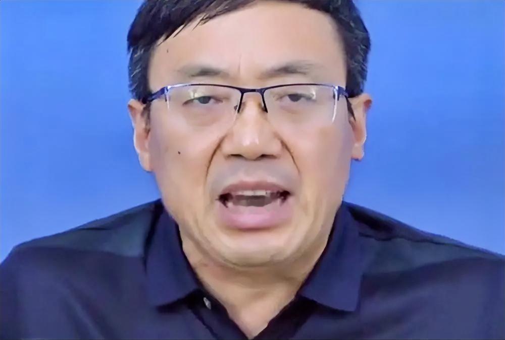 汤家凤8月6日提出一个发人深省的问题：爱国为什么不能大胆说出来？

有网友说，现