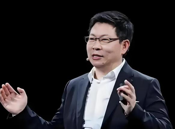余承东或因摔跤受伤而缺席发布会
 
今年 3 月，华为举行了春季全场景新品发布会
