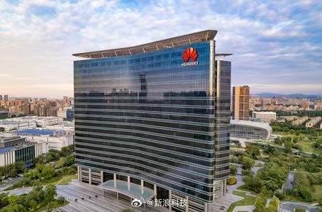 华为正式披露2025年度业绩报告，数据显示公司经营表现稳健，全年实现全球销售收入