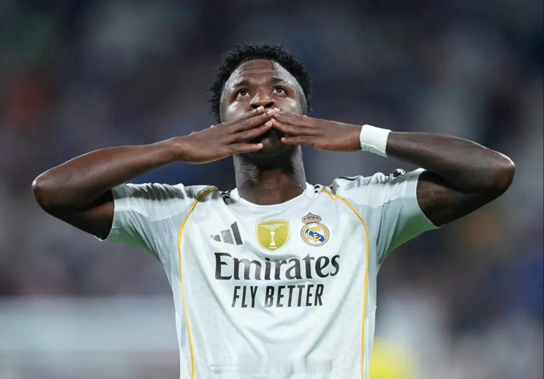 维尼修斯在接受TNT Sports采访时表示，他希望长留皇马。维尼修斯说：“我希