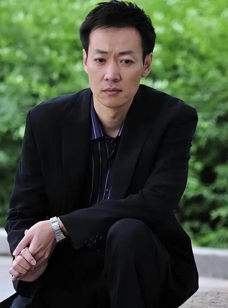 辛柏青事业传出喜讯，远在另一个世界的朱媛媛，终于能安心走了
辛柏青在妻子朱媛媛离