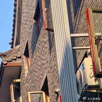 关于伪装你笑得越大声，心里往往越荒凉。这城市里住着太多会笑的人，却很少有真正快乐