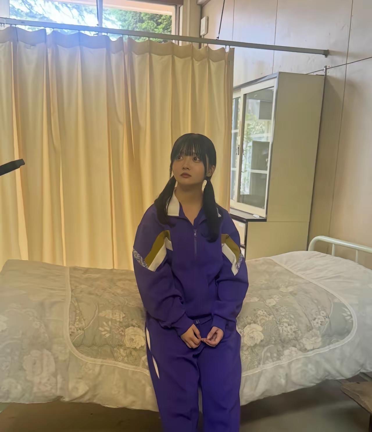 日本学生在校医室准备接受健康检查！