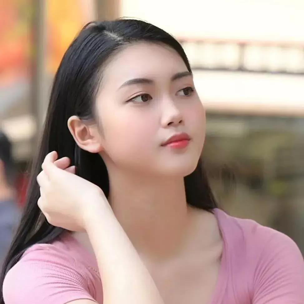 温柔沉思的午后，静谧的时光。