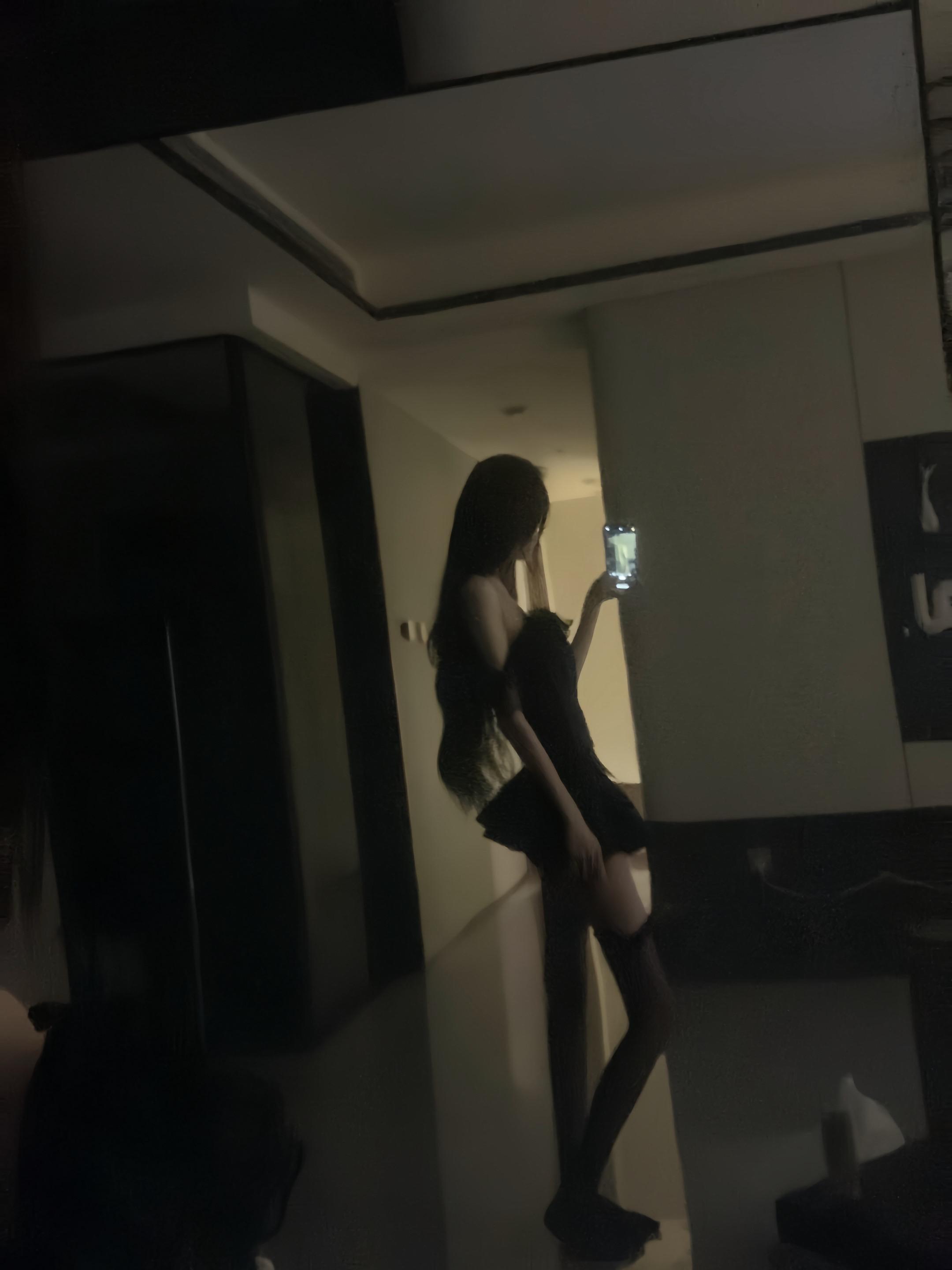 被痛苦圈养着 活成了一道疤的模样