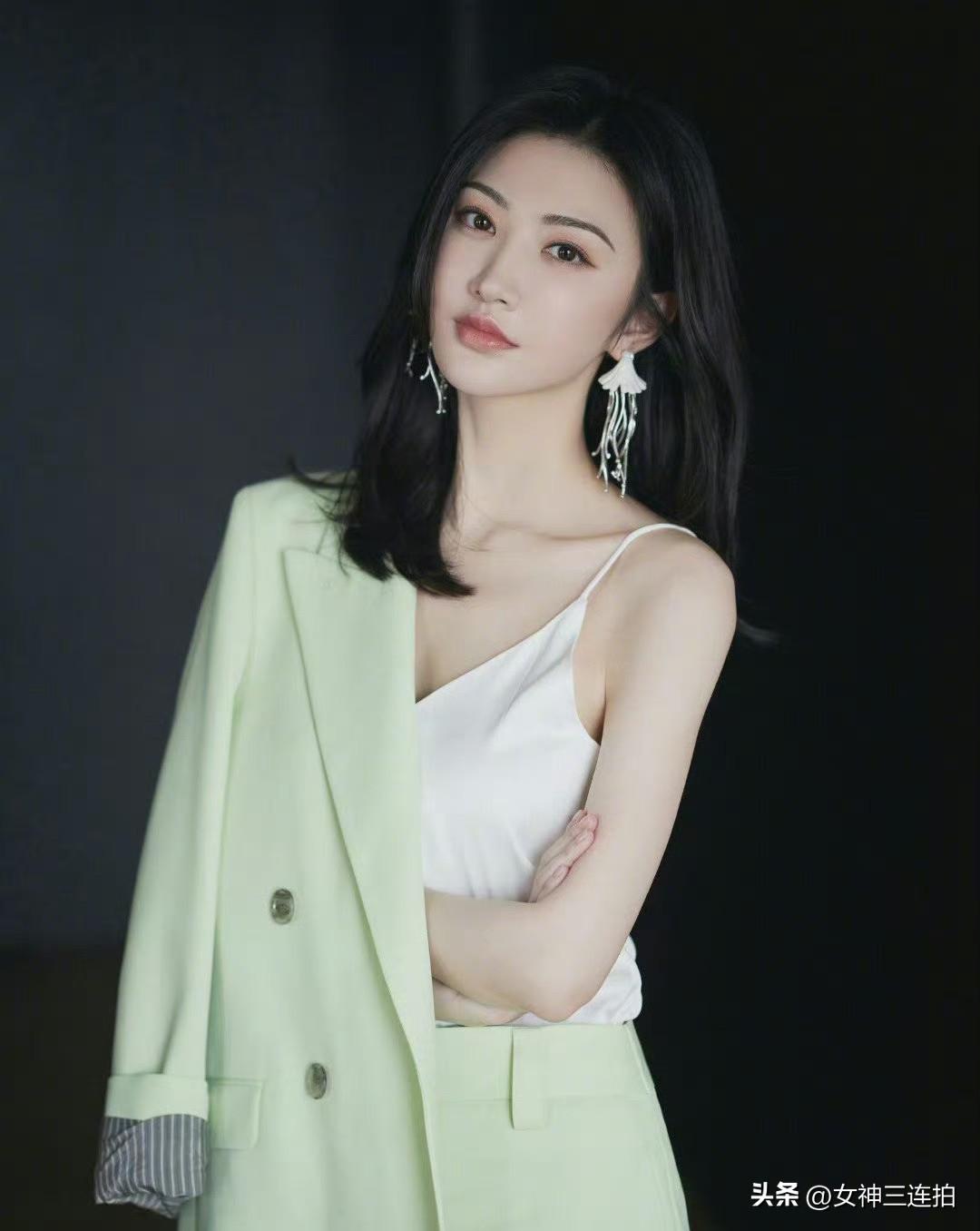 优雅气质，三连拍女神，时尚穿搭指南