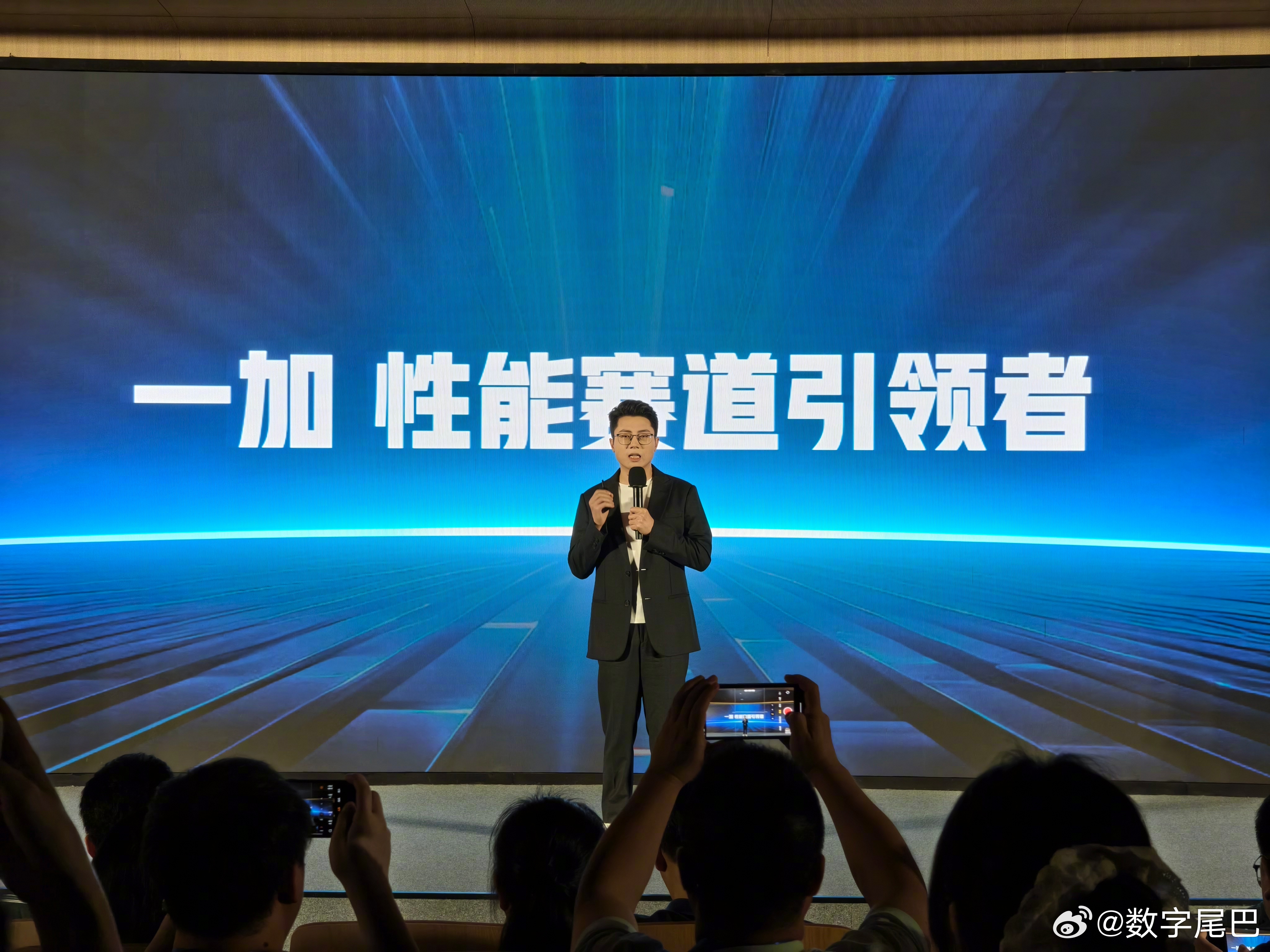 今天 1+和联发科的游戏战略分享会，简单来说就是现在两家深度合作，1+首次把「风