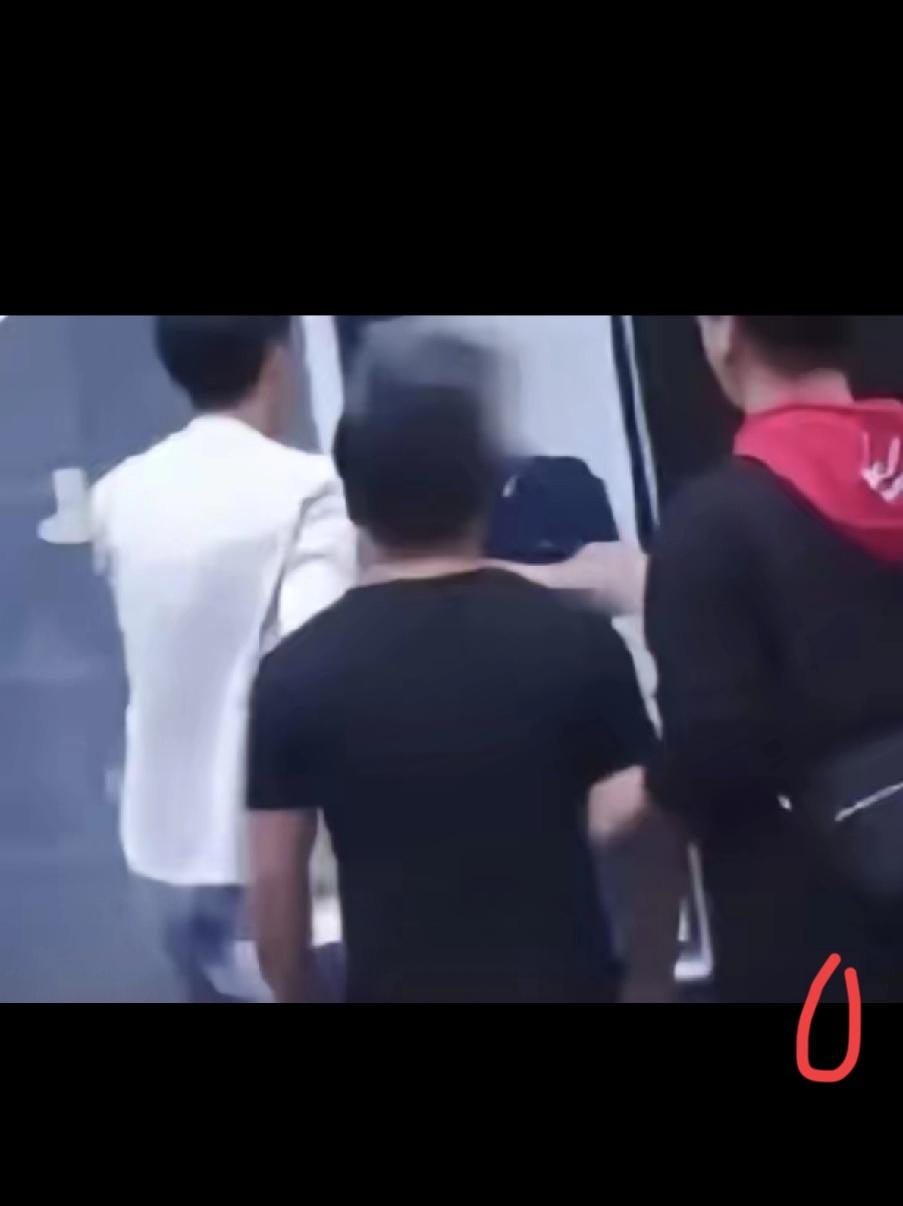 细思极恐！14万买二手车，后备箱竟藏40斤铅块，这不是买车，是买回一颗随时伤人的