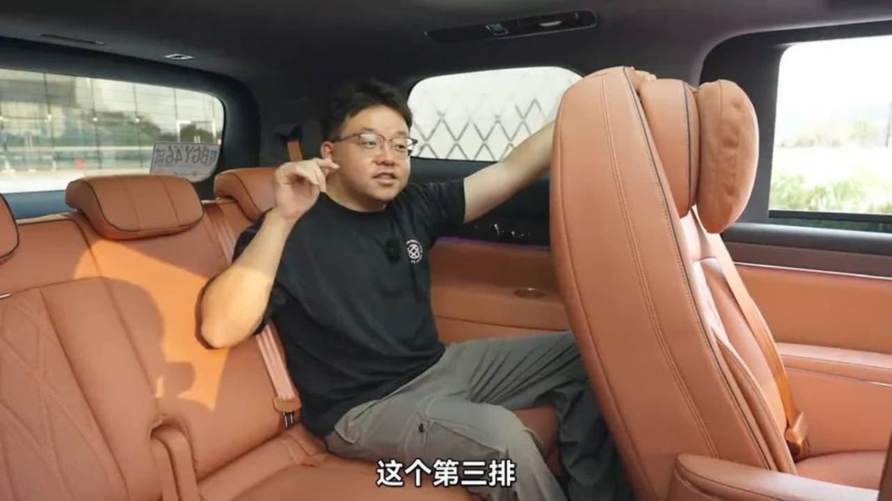 智界V9静态体验，MPV居然还能玩出花？