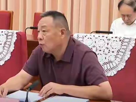 胖东来凭啥能上新闻联播？

【事件】
7月13日，胖东来创始人于东来亮相《新闻联