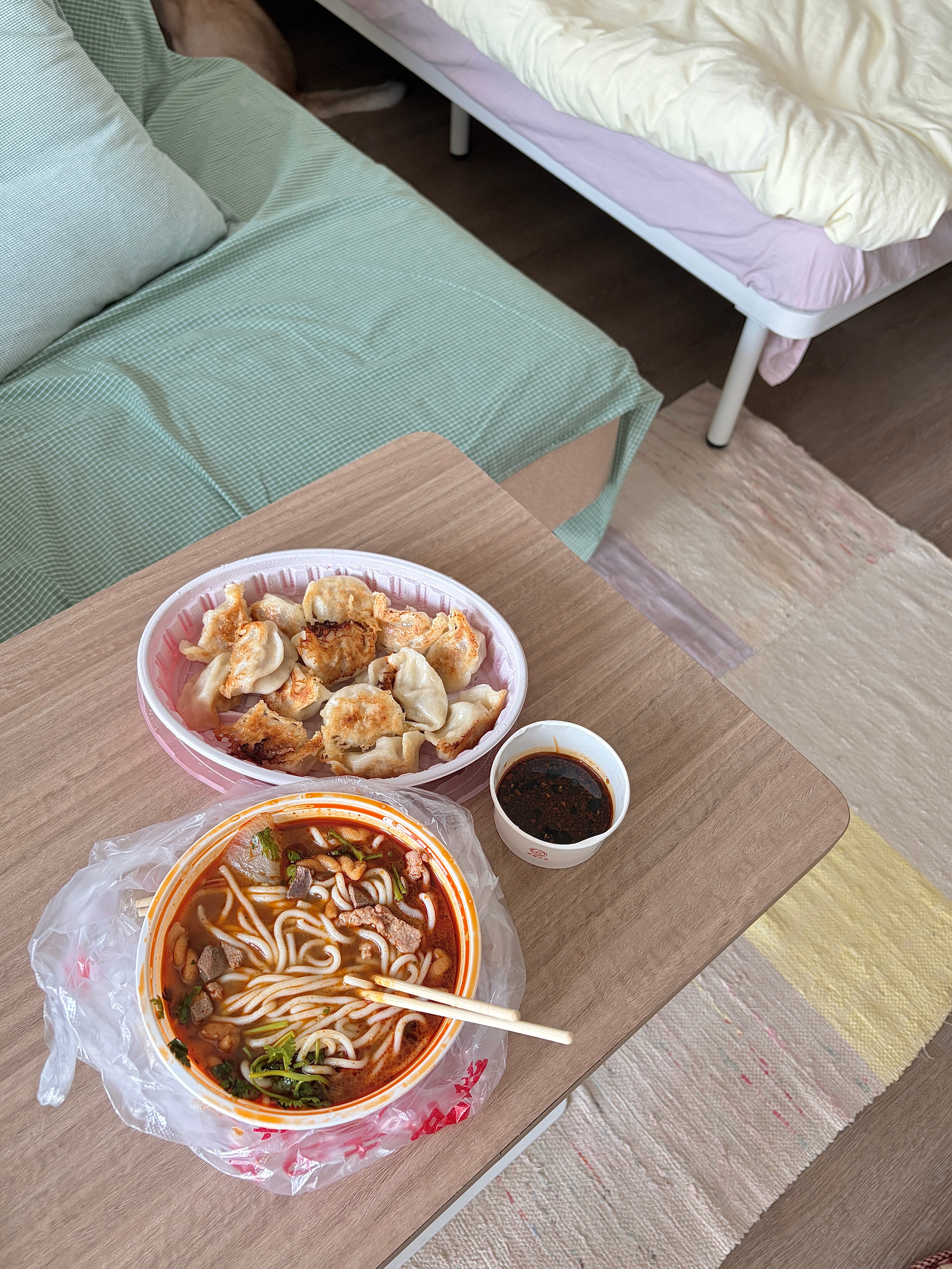 上午和阿黄吃好久没吃的面香纪！！！！今天喝冰榛果拿铁
