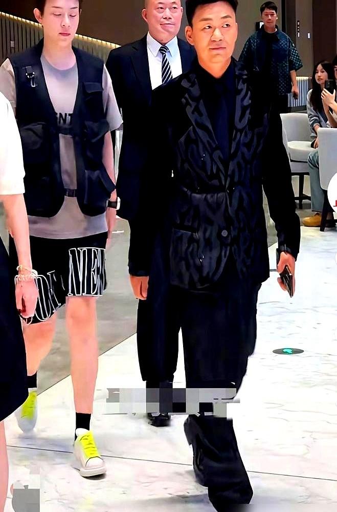 什么叫现实！
马蓉那边终于松口说自己什么都没了，而王宝强这边正忙着给新电影拉投资