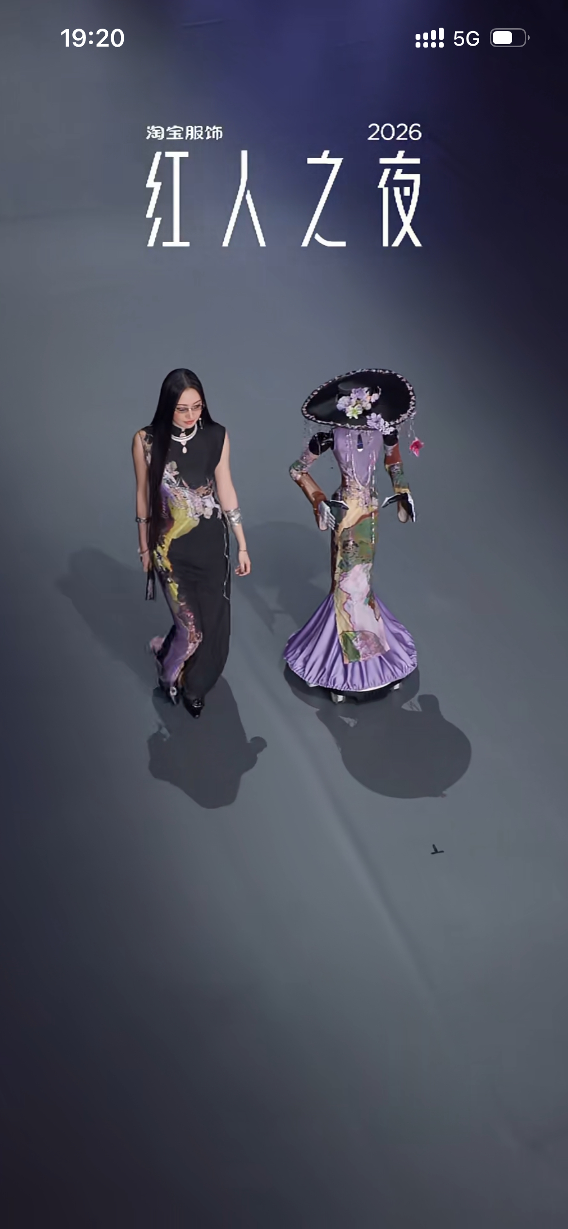 说好的隔行如隔山呢救命！机器人这套新中式礼服也太好看了吧，听说直接卖爆的程度！据