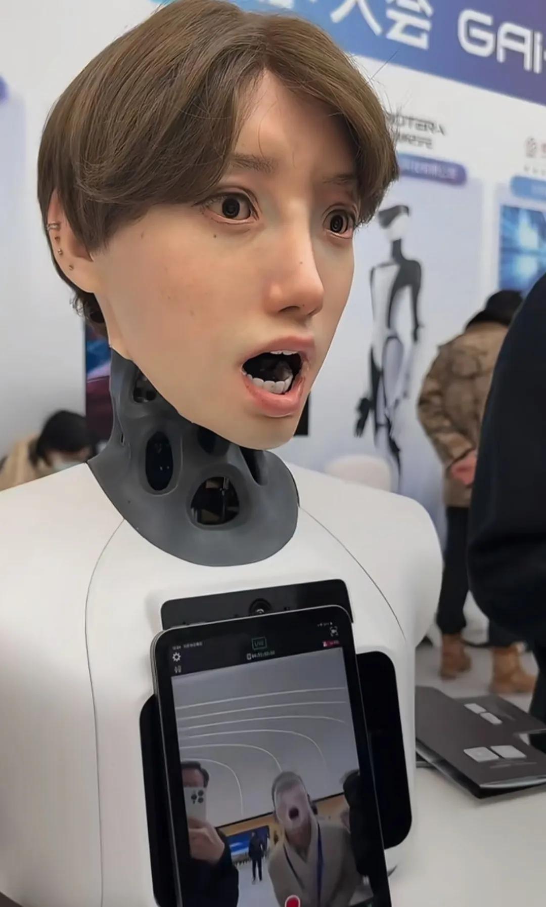 不要教机器人做鬼脸，真的不要！[我想静静]