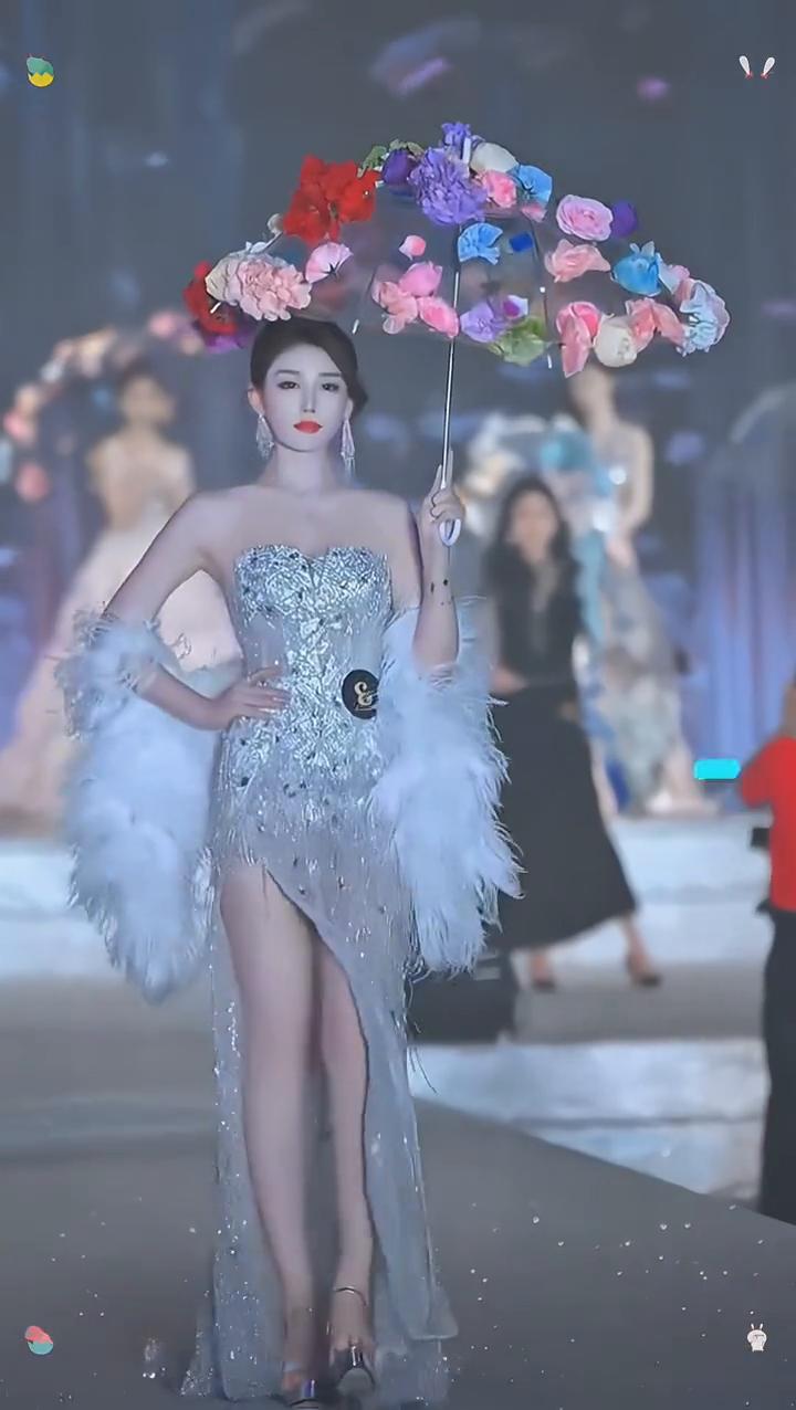 中国击剑冠军获得者三号选手。