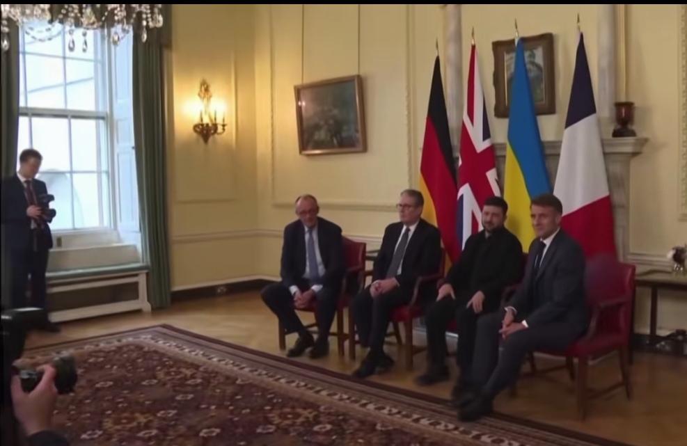 泽连斯基又跑去欧洲了！他知道现在的特朗普不同于当年的拜登，特朗普在美俄密谈中，到