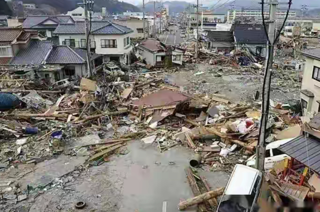 日本7.5级强震致10万人避难 首相高市早苗慌张小跑引热议日本地震 当地时间12