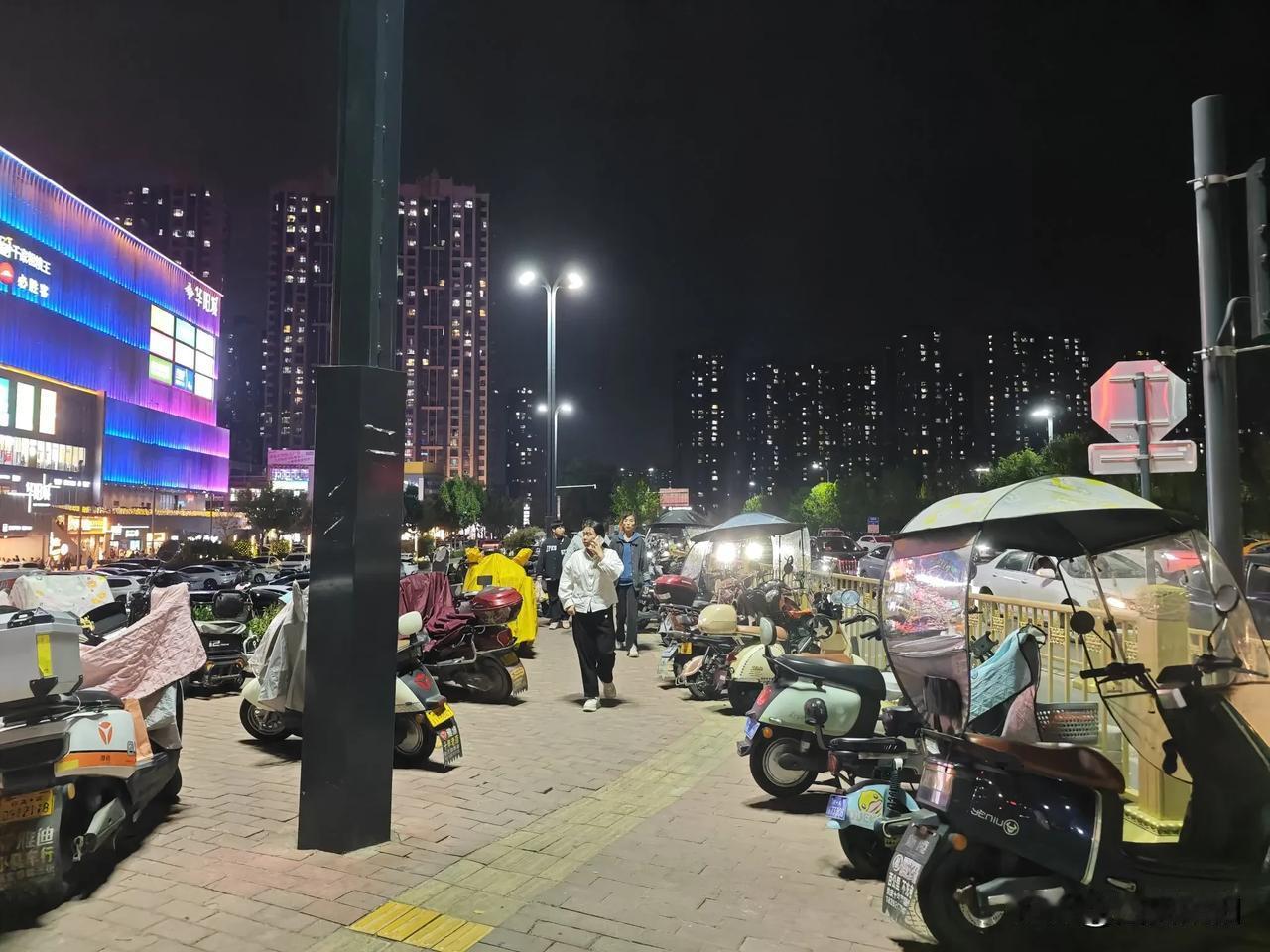 西安东郊最大免费电动车停车的地方，惠民免费地，你觉得怎么样？#西安日租电动车# 