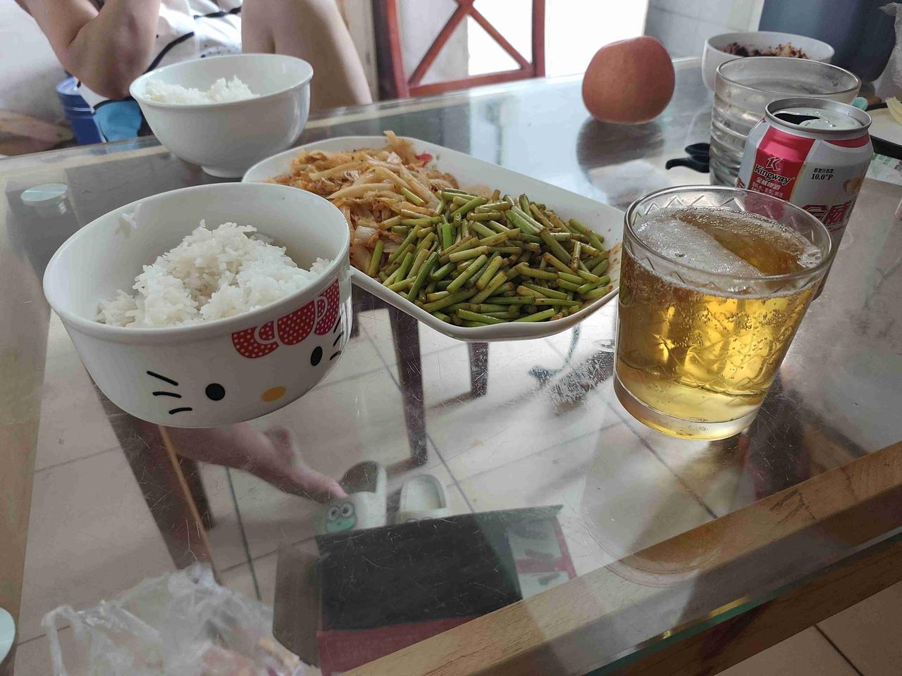 我的今日状态：😁轻松愉快
我这里的天气：☀️晴天
星期天放假，以为能吃顿好的，