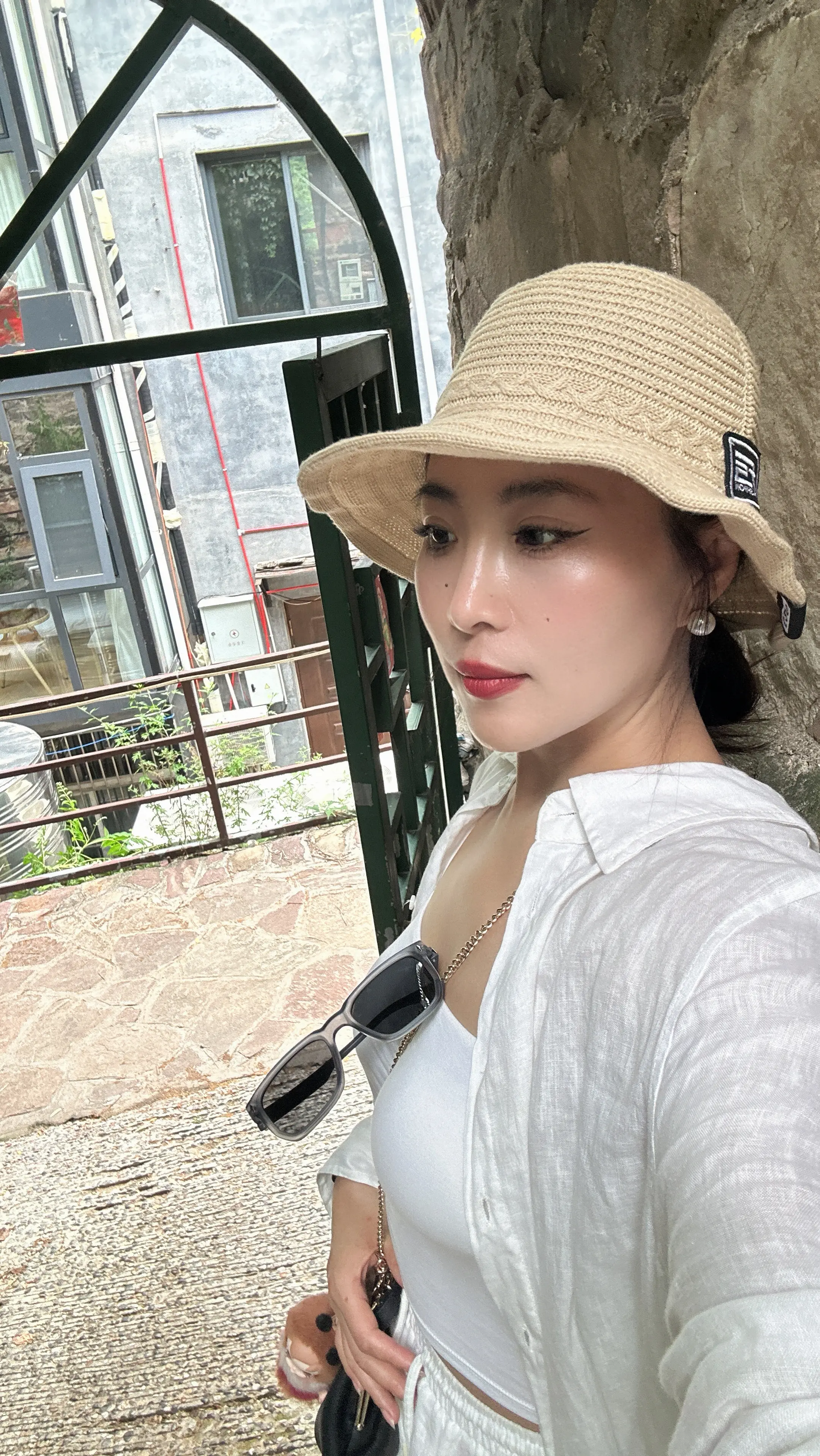 即不贪财，又不 好色，落得个清清静静。