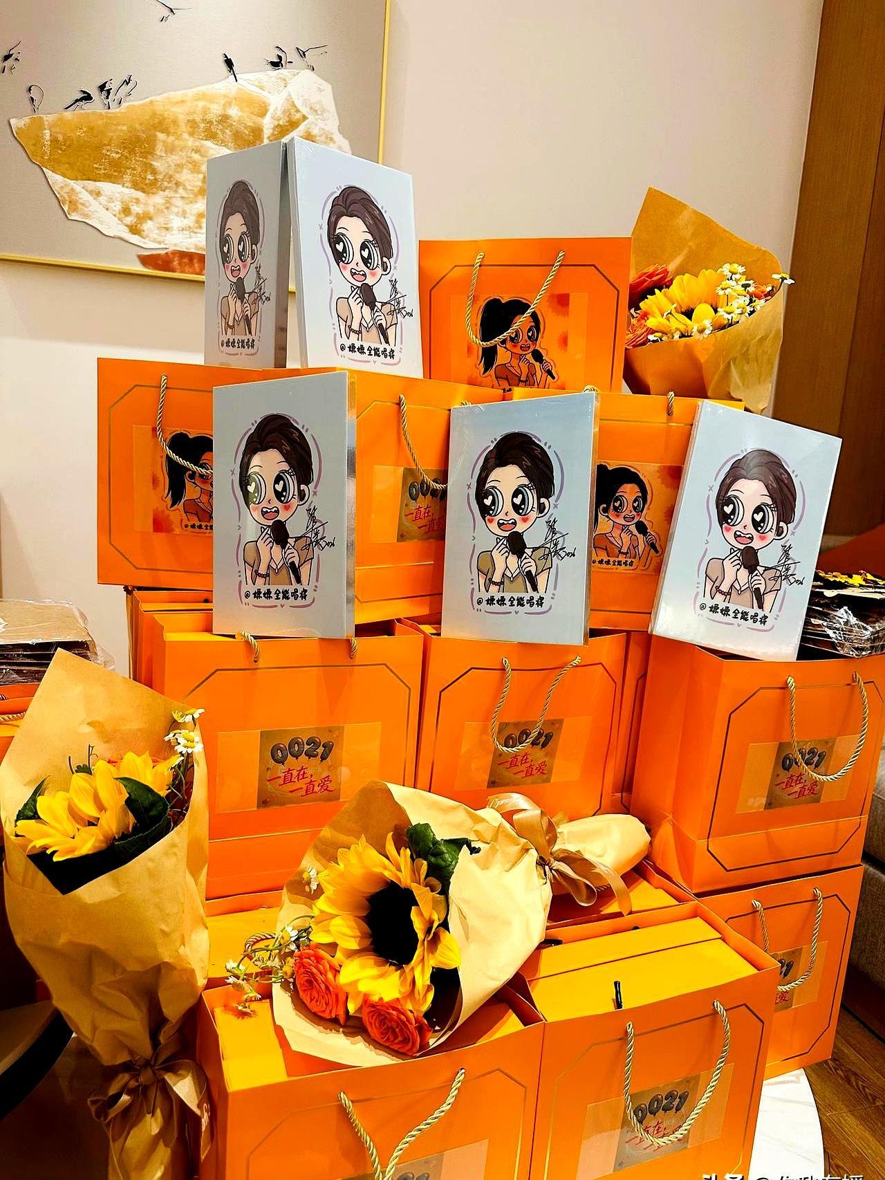 堂堂国家级剧院独唱演员，私底下连杯十几块的奶茶都抠搜算计，转头却大把撒钱给一帮素