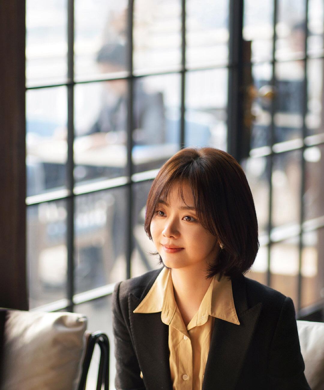 #感觉谭松韵真在公司上过班#小姐姐诠释上班员工的角色是真的很到位，好像真的在公司