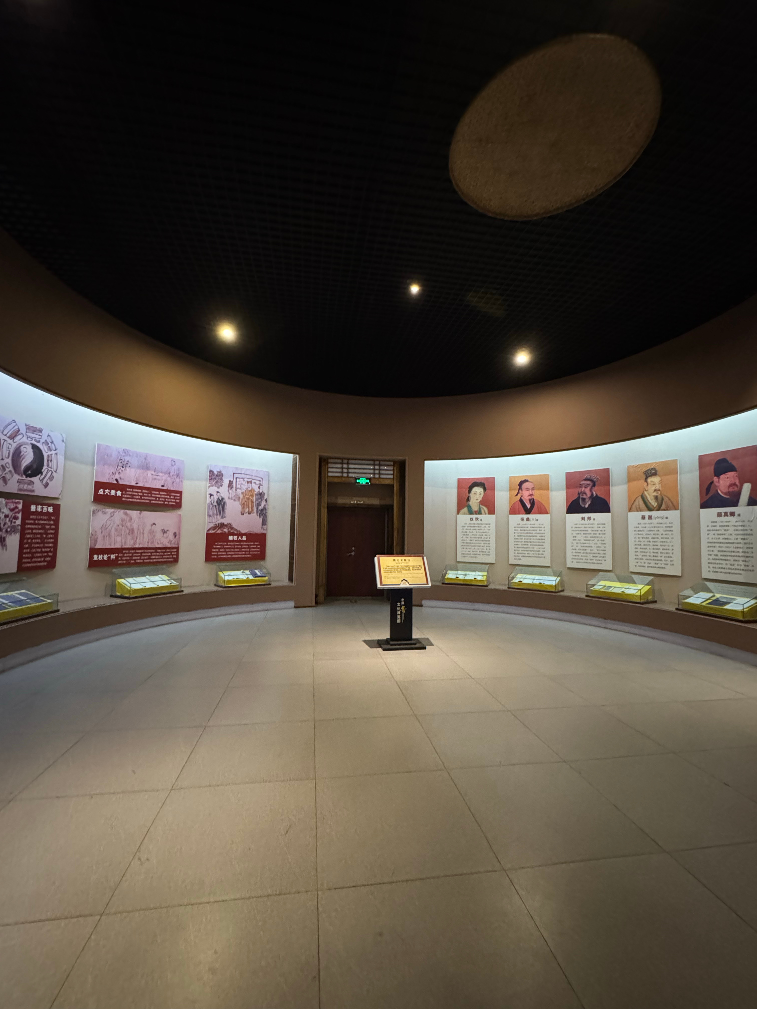 [微风]来参观清香园啦！坐落在江油市的中国酱文化博览园，在这里不仅可以纵观中国重