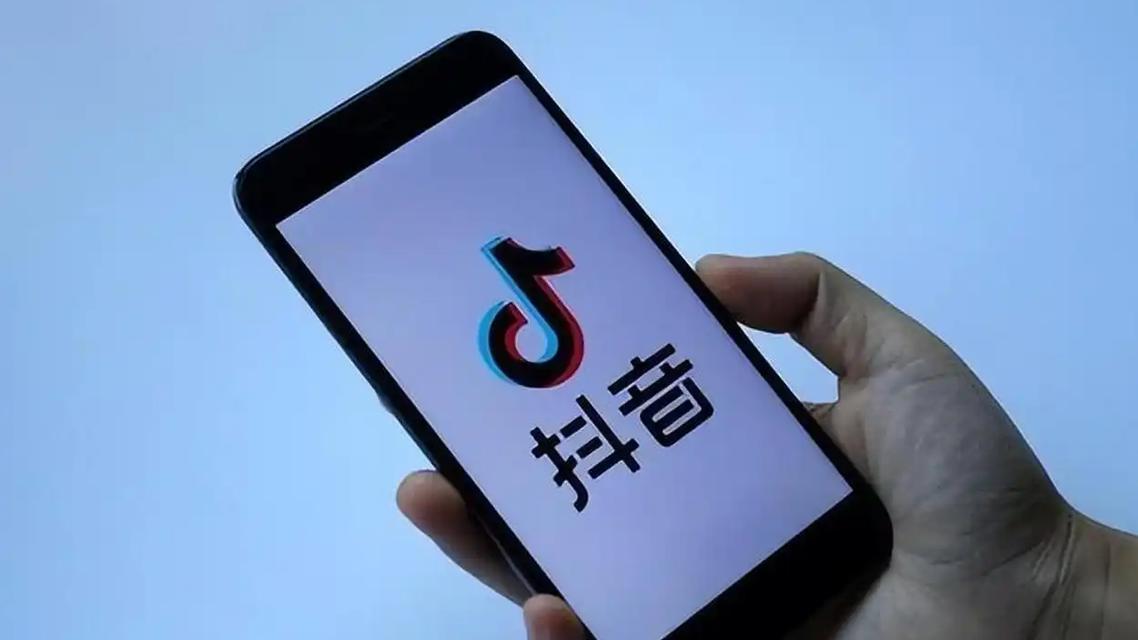 昨晚你是不是也卡在那儿了？我朋友圈一个小时里刷出七八条"抖音崩了"，还以为就我自