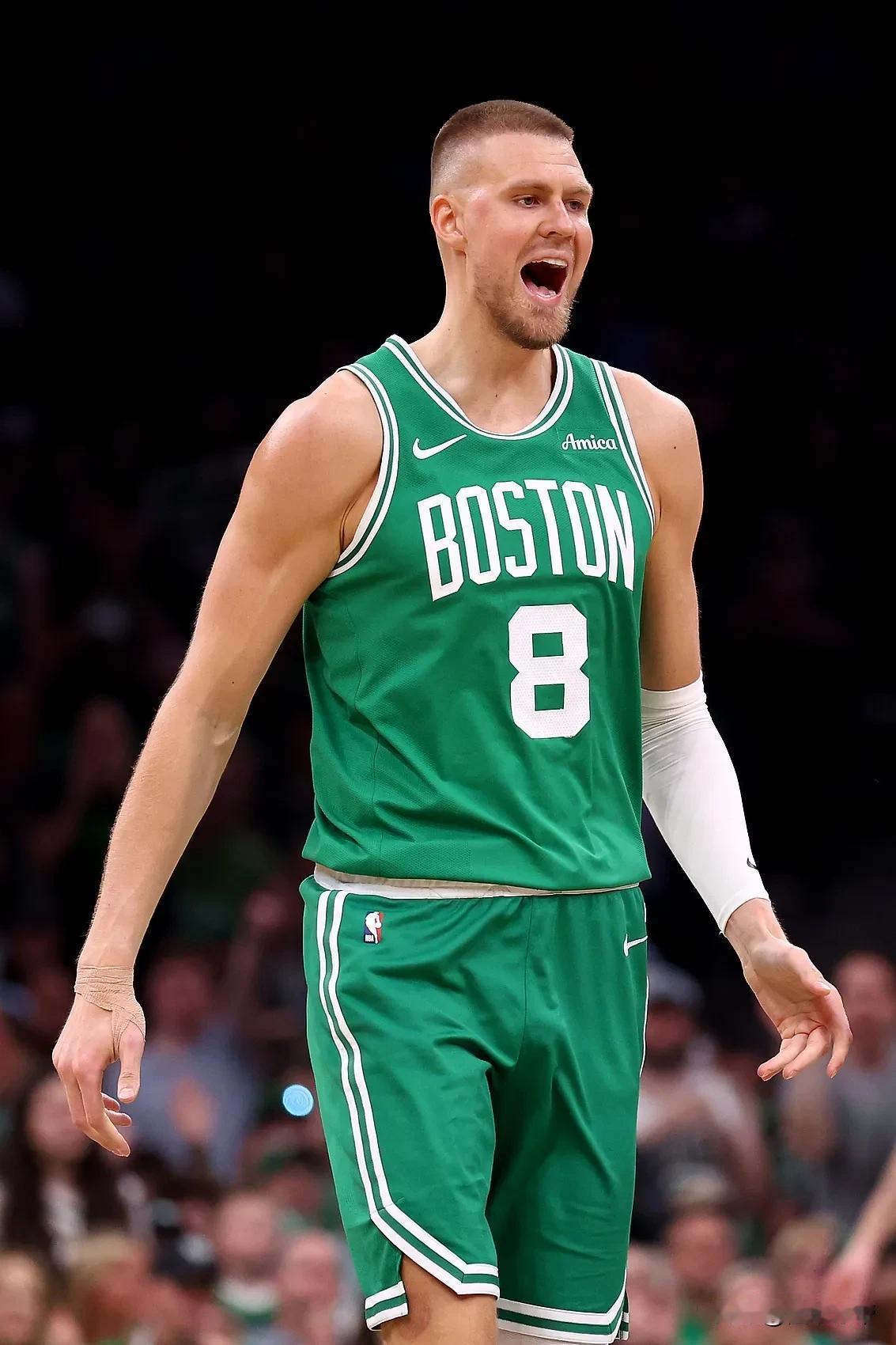 湖人又下手晚了，波尔津吉斯被交易到老鹰了！

一觉醒来NBA又发生大交易了，凯尔